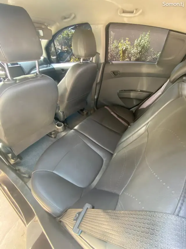 Chevrolet Spark 2014 · 1.1 AT