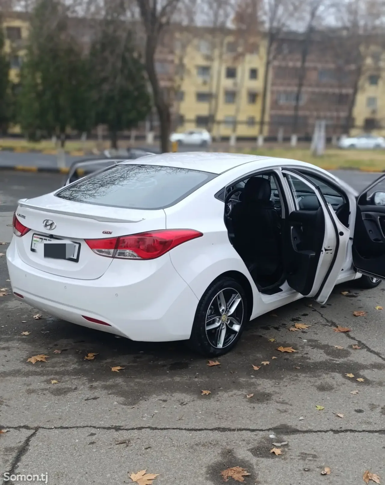 Hyundai Avante 2013 · 1.6 AT