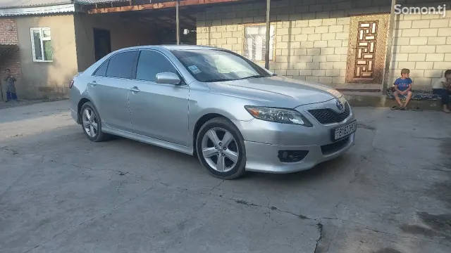 Toyota Camry 2010 · AT