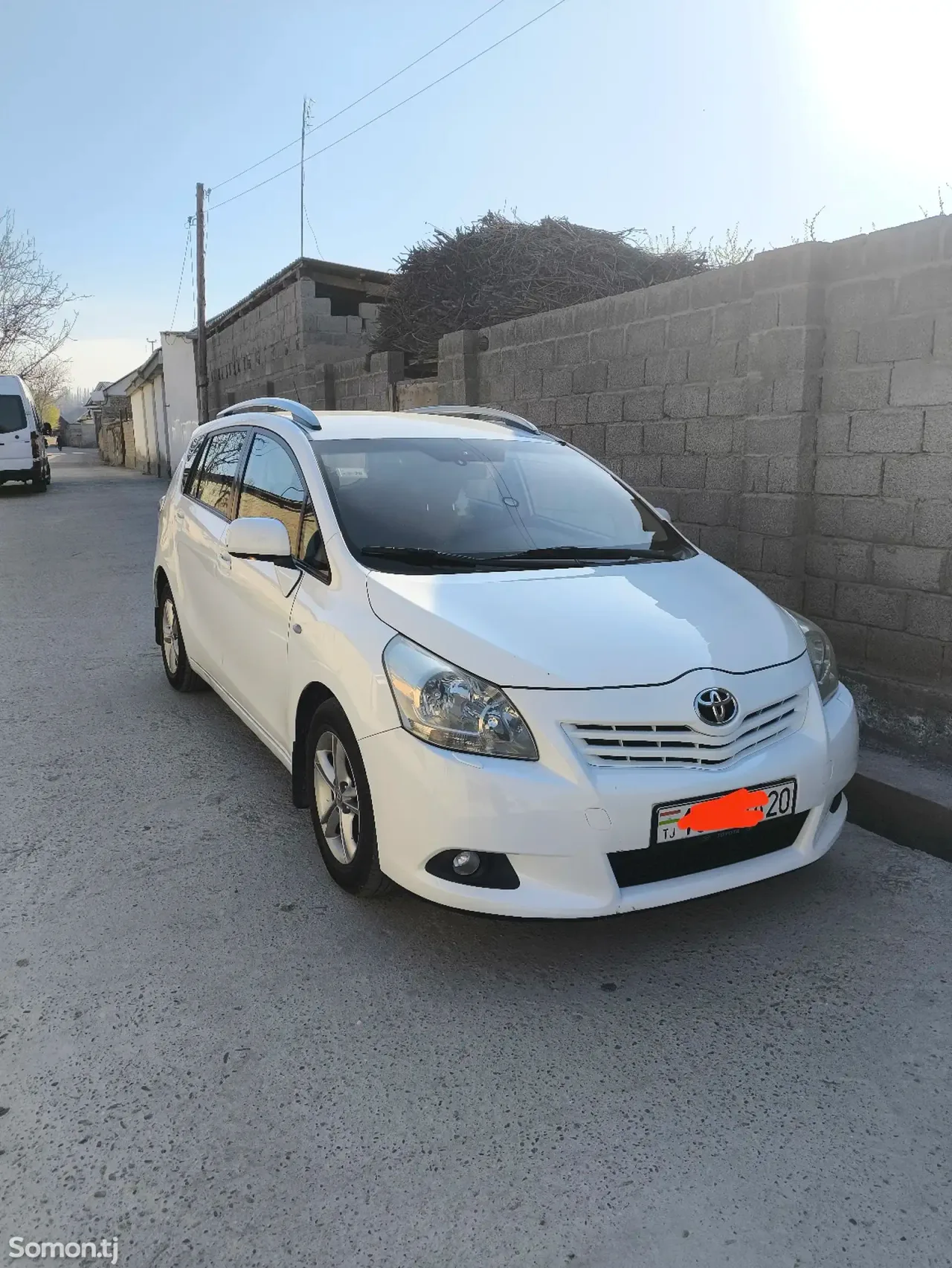 Toyota Verso 2011 · 2.0 MT