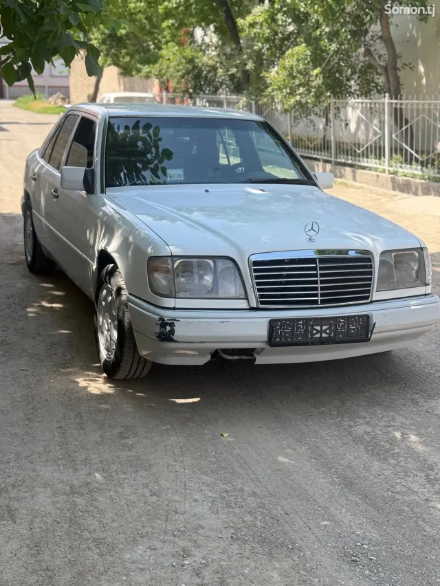 Mercedes-Benz W124 1994 · 2.0 MT