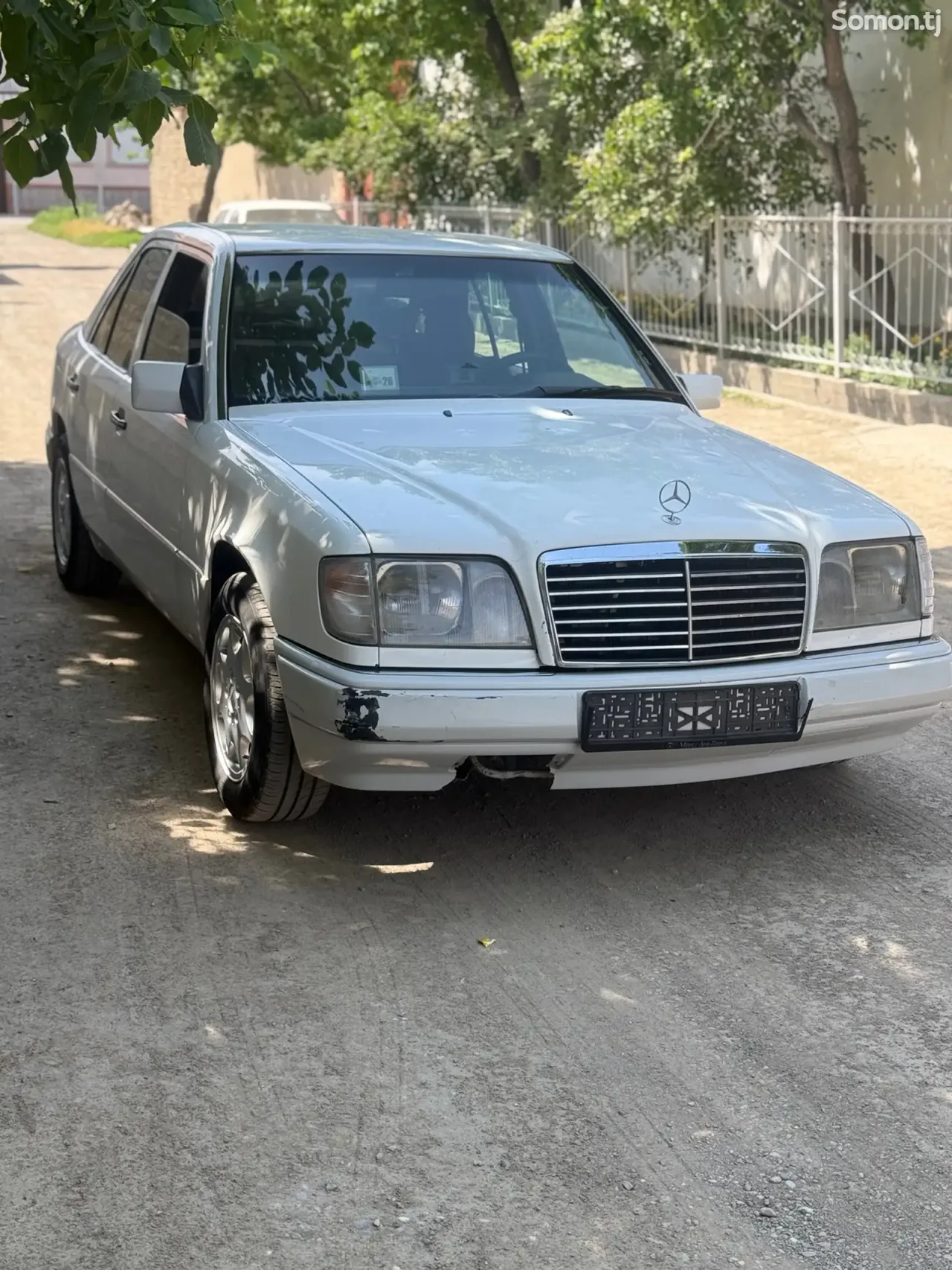 Mercedes-Benz W124 1994 · 2.0 MT