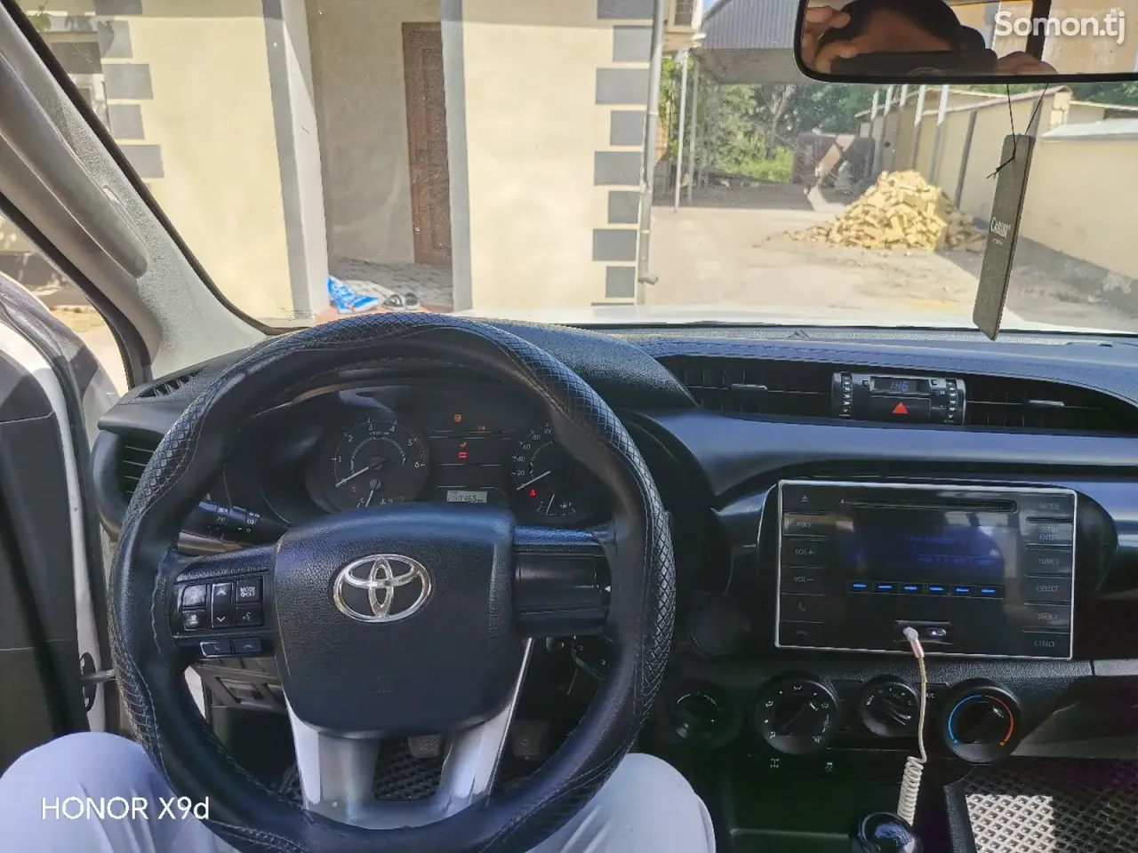 Toyota Hilux 2016 · 2.4 MT