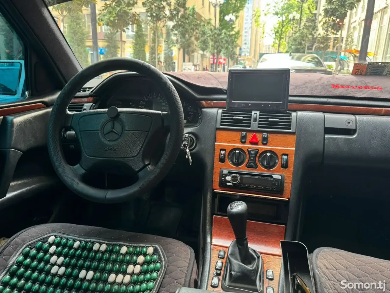 Mercedes-Benz E class 1997 · 2.4 MT