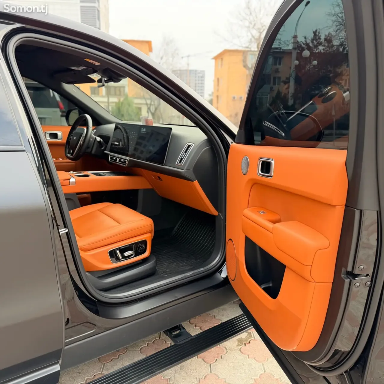 Li Auto (Lixiang) L9 2025 · AT