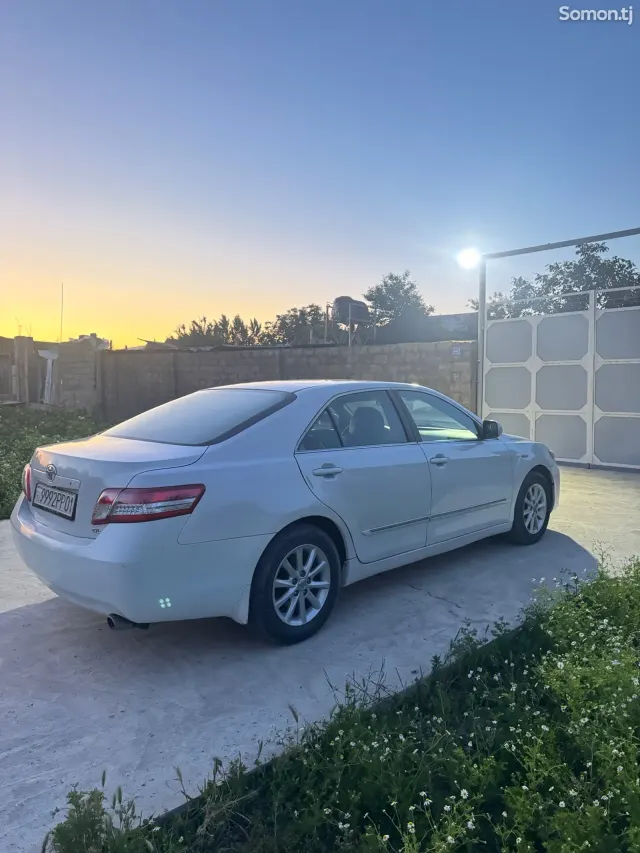 Toyota Camry 2010 · AT