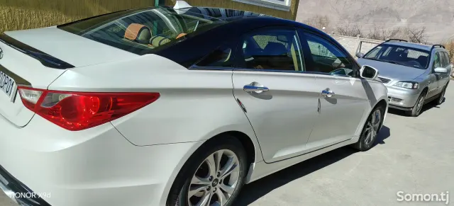 Hyundai Sonata 2012 · 2.4 AT