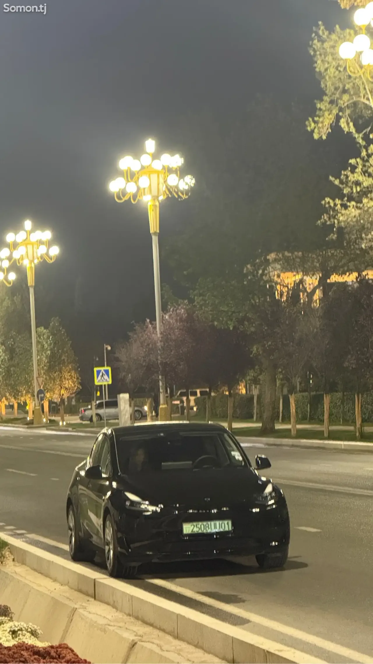Tesla Model Y 2022 · AT