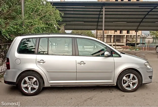 Volkswagen Touran 2007 · 2.0 AT