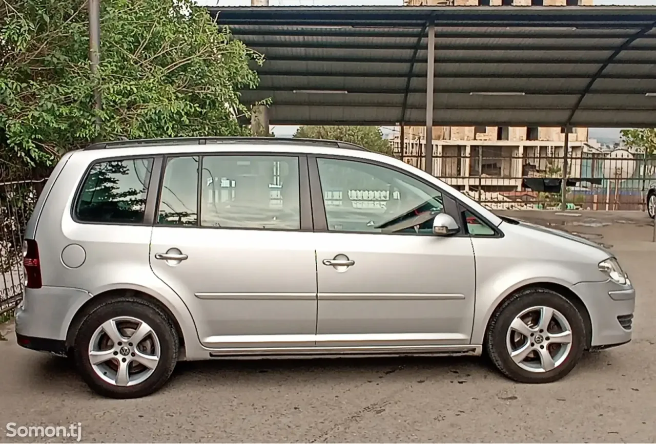 Volkswagen Touran 2007 · 2.0 AT