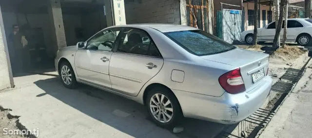 Toyota Camry 2005 · 2.4 MT