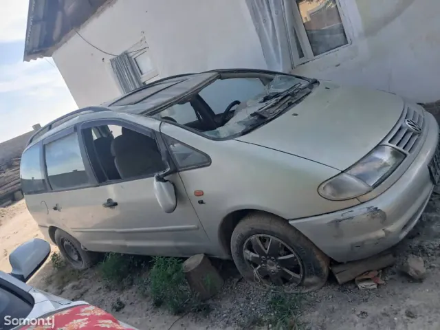 Volkswagen Sharan 1997 · 1.8 MT