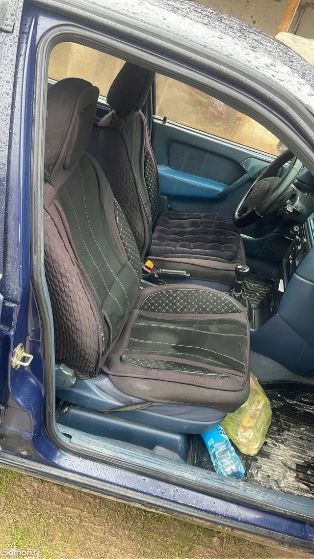 Opel Vectra A 1992 · 1.6 MT