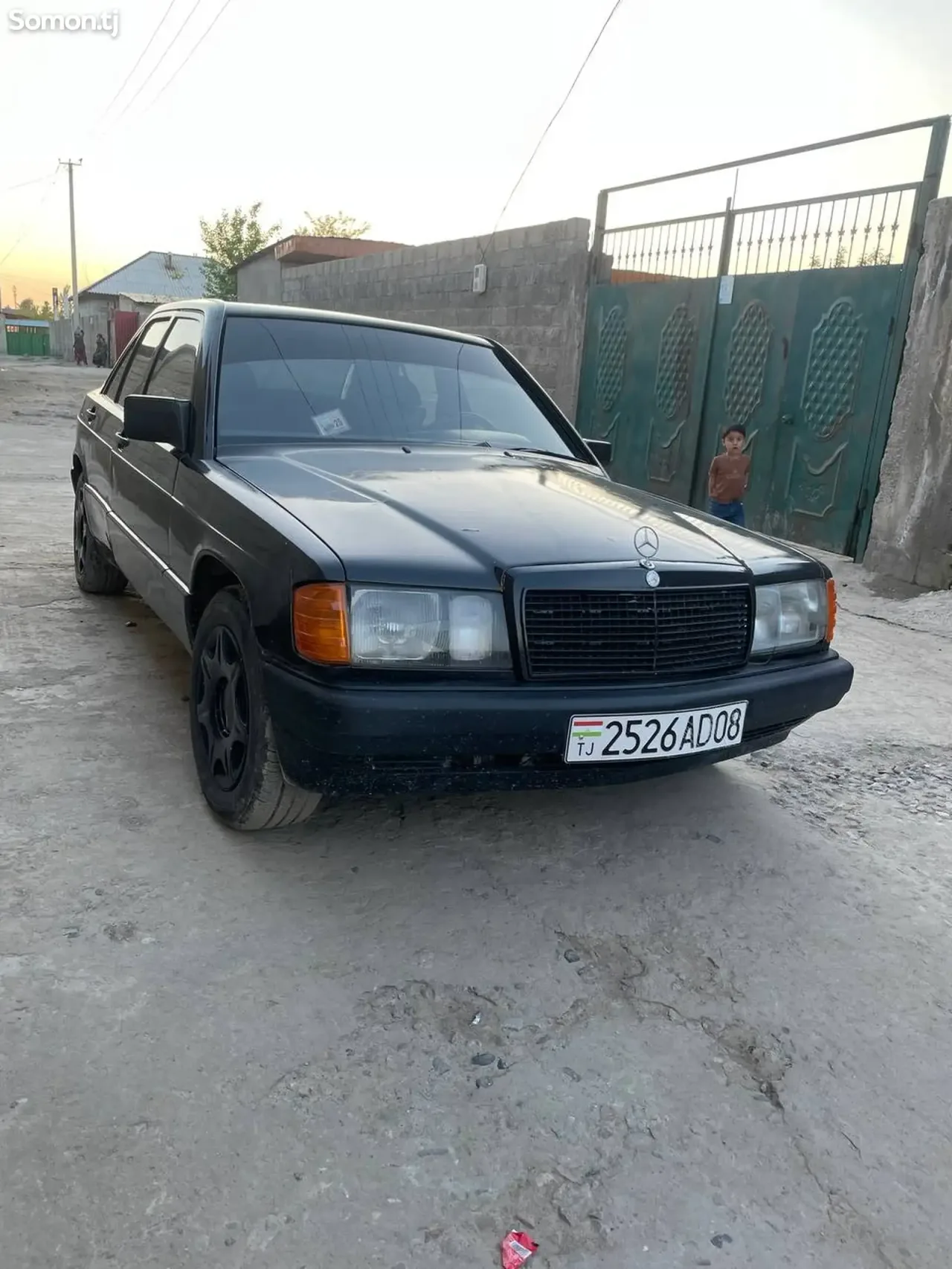 Mercedes-Benz W201 1990 · 1.8 MT