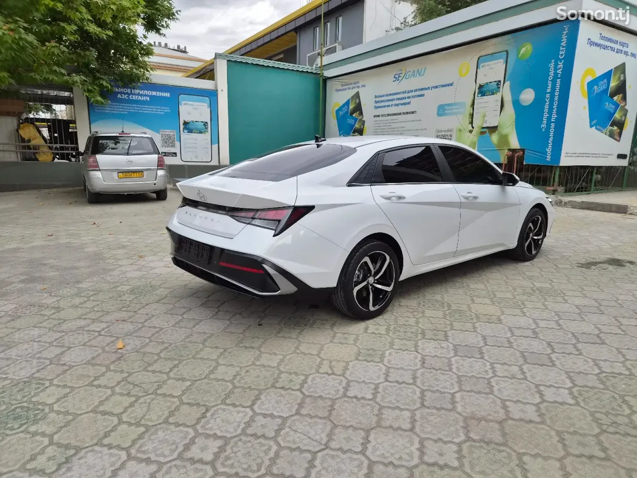 Hyundai Elantra 2024 · 1.6 AT