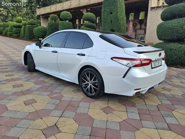 Toyota Camry 2019 · 2.5 AT
