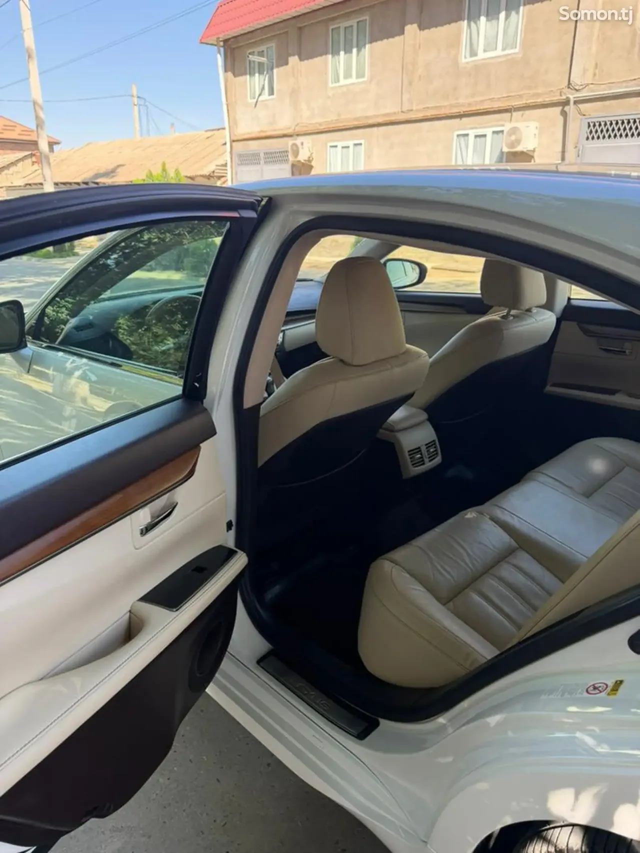Lexus ES series 2018 · 2.5 AT