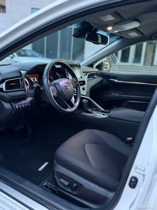 Toyota Camry 2018 · 2.5 AT