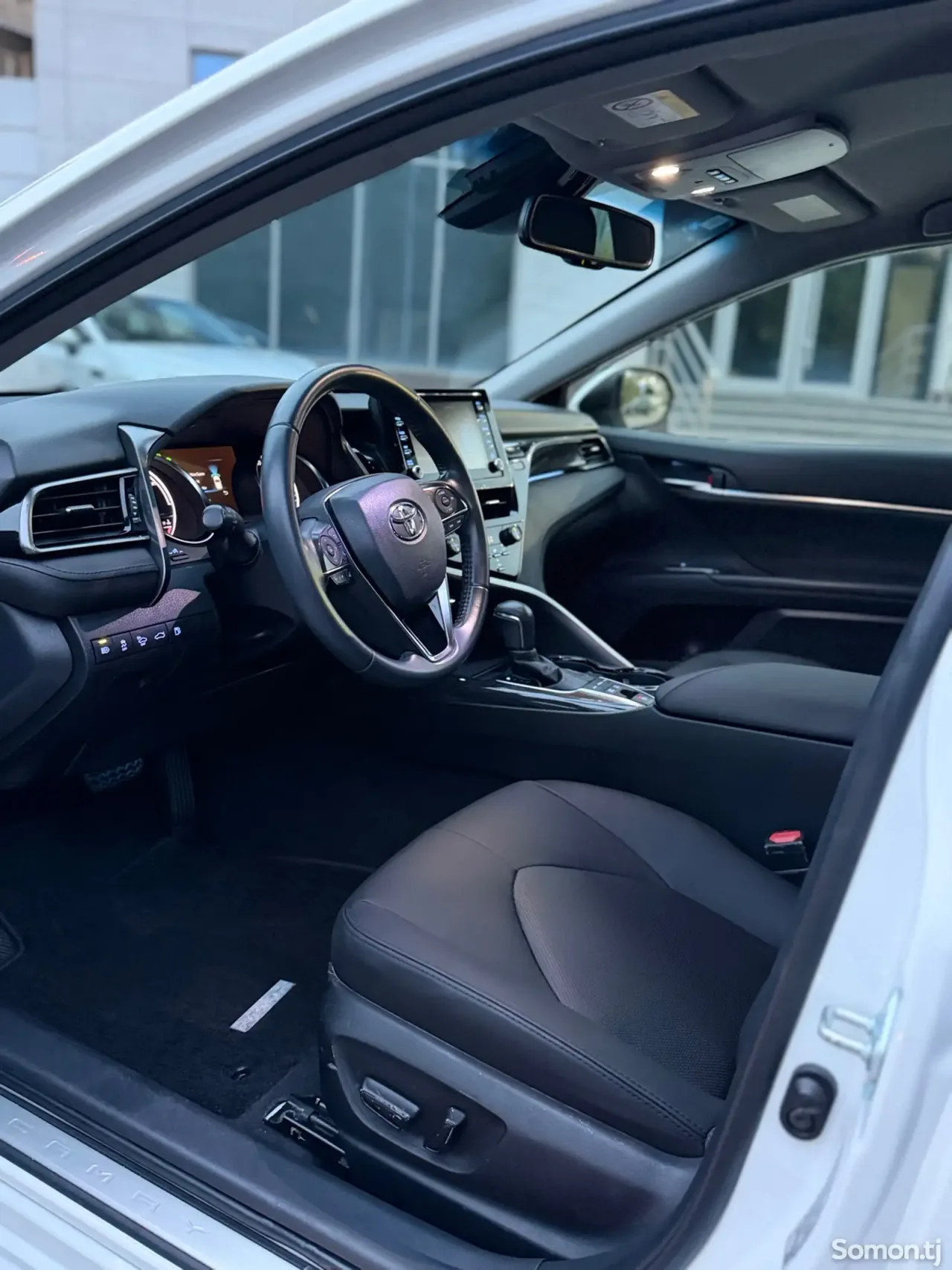 Toyota Camry 2018 · 2.5 AT