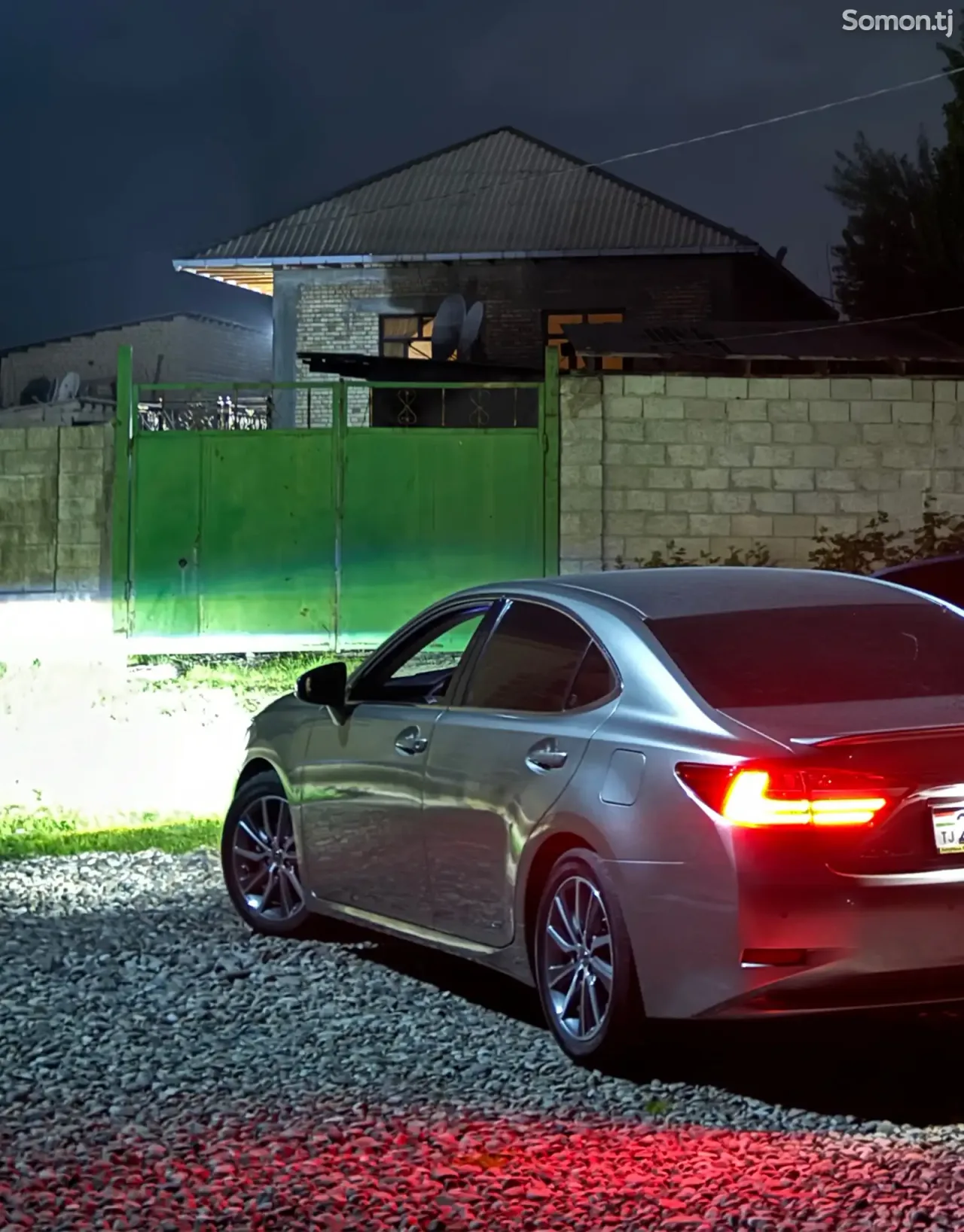 Lexus ES series 2017 · 2.5 AT