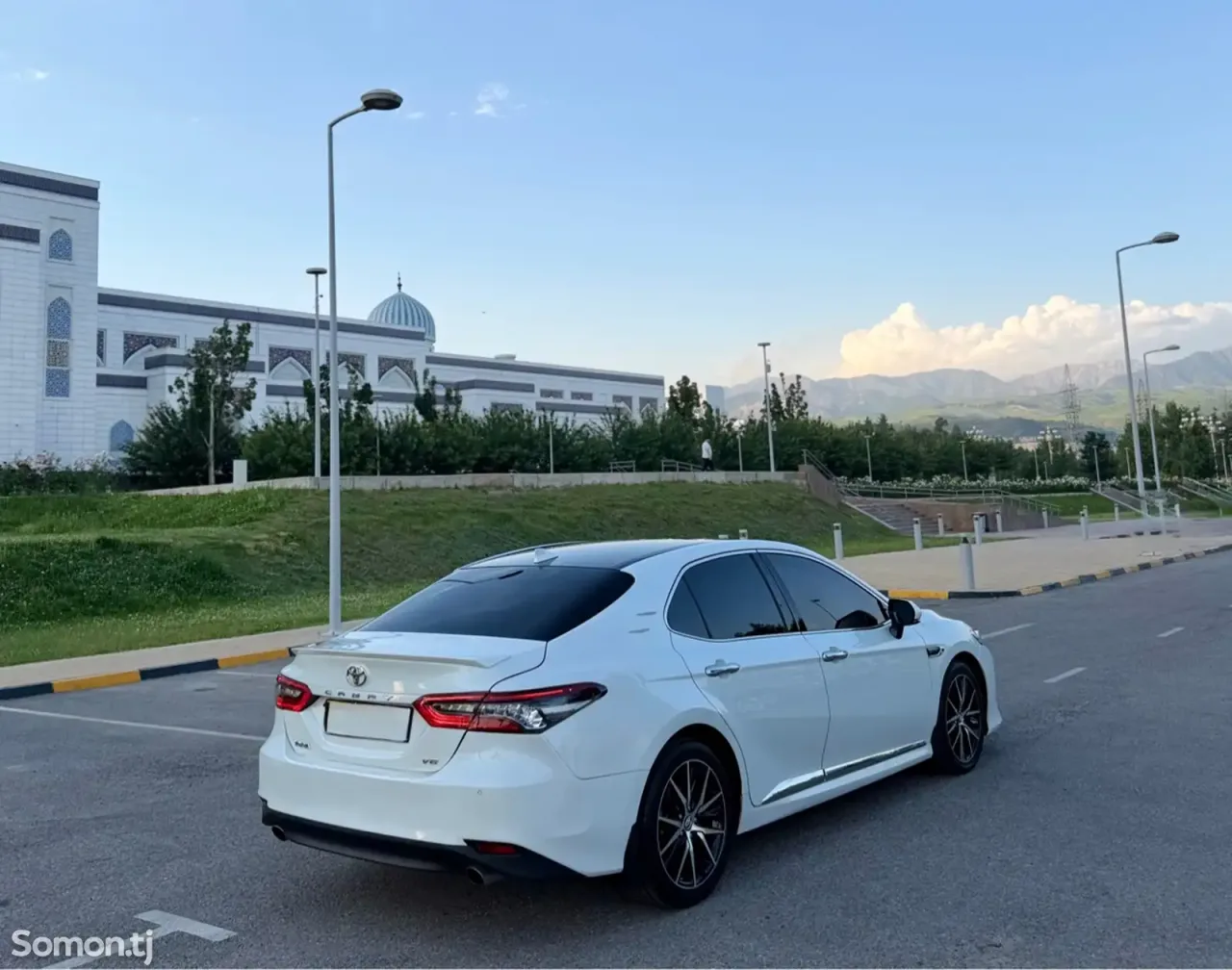 Toyota Camry 2018 · 3.5 AT