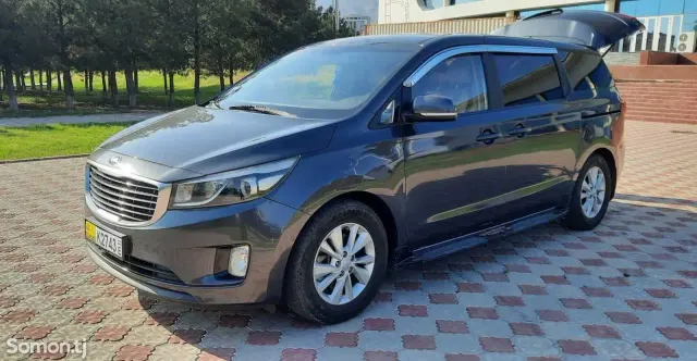 Kia Carnival 2015 · 2.2 AT