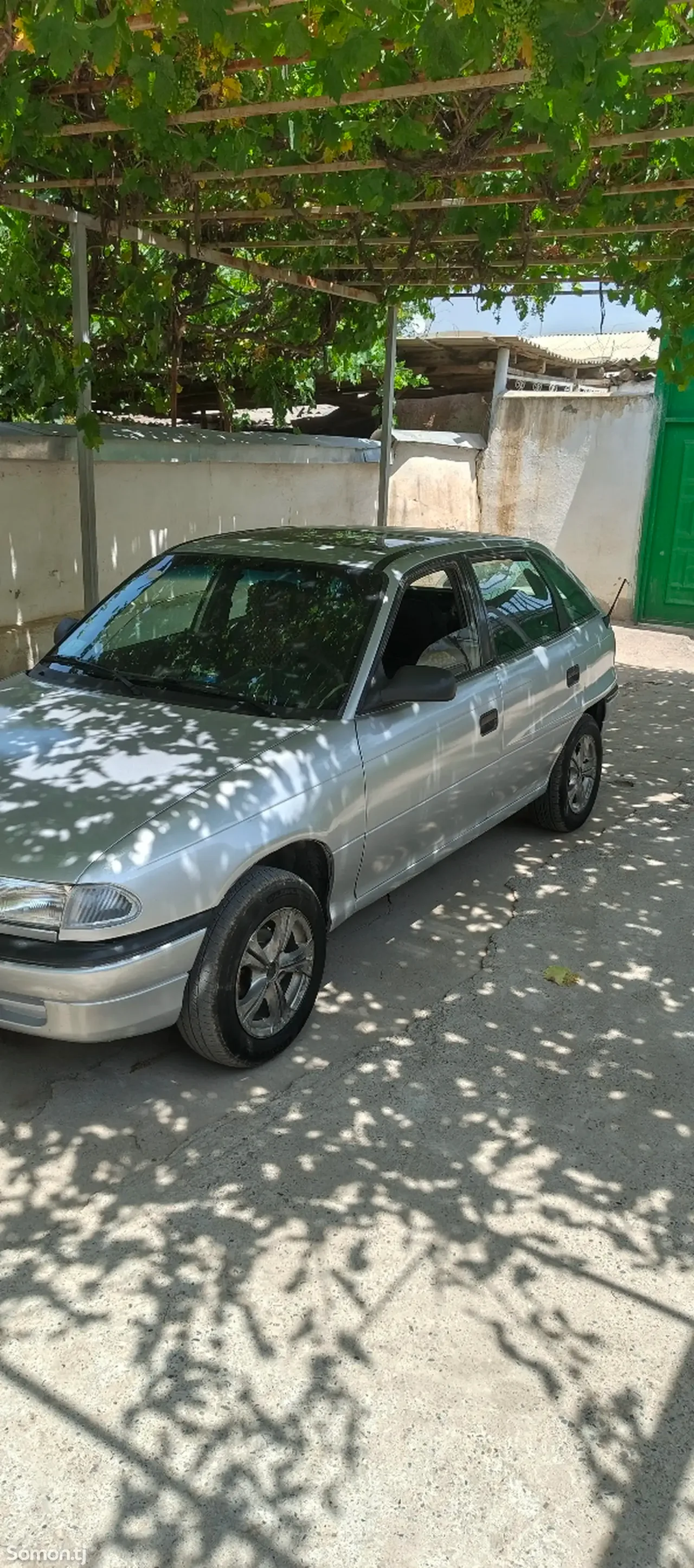 Opel Astra F 1993 · 1.6 MT