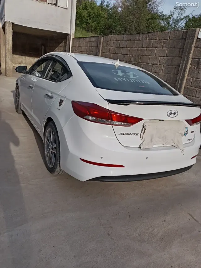 Hyundai Avante 2015 · 1.6 AT