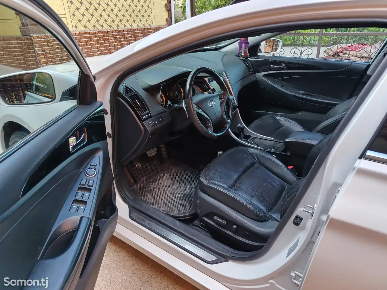 Hyundai Sonata 2011 · 2.0 AT