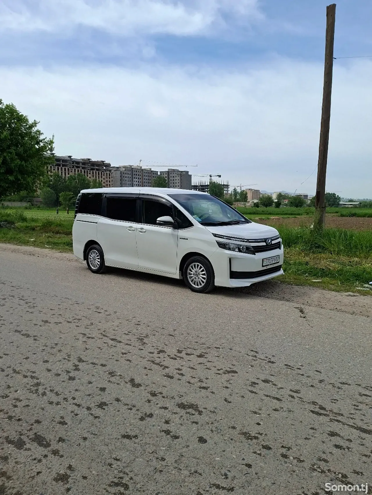 Toyota Voxy 2014 · 1.8 AT