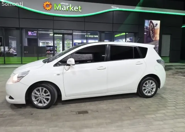 Toyota Verso 2011 · 2.0 MT