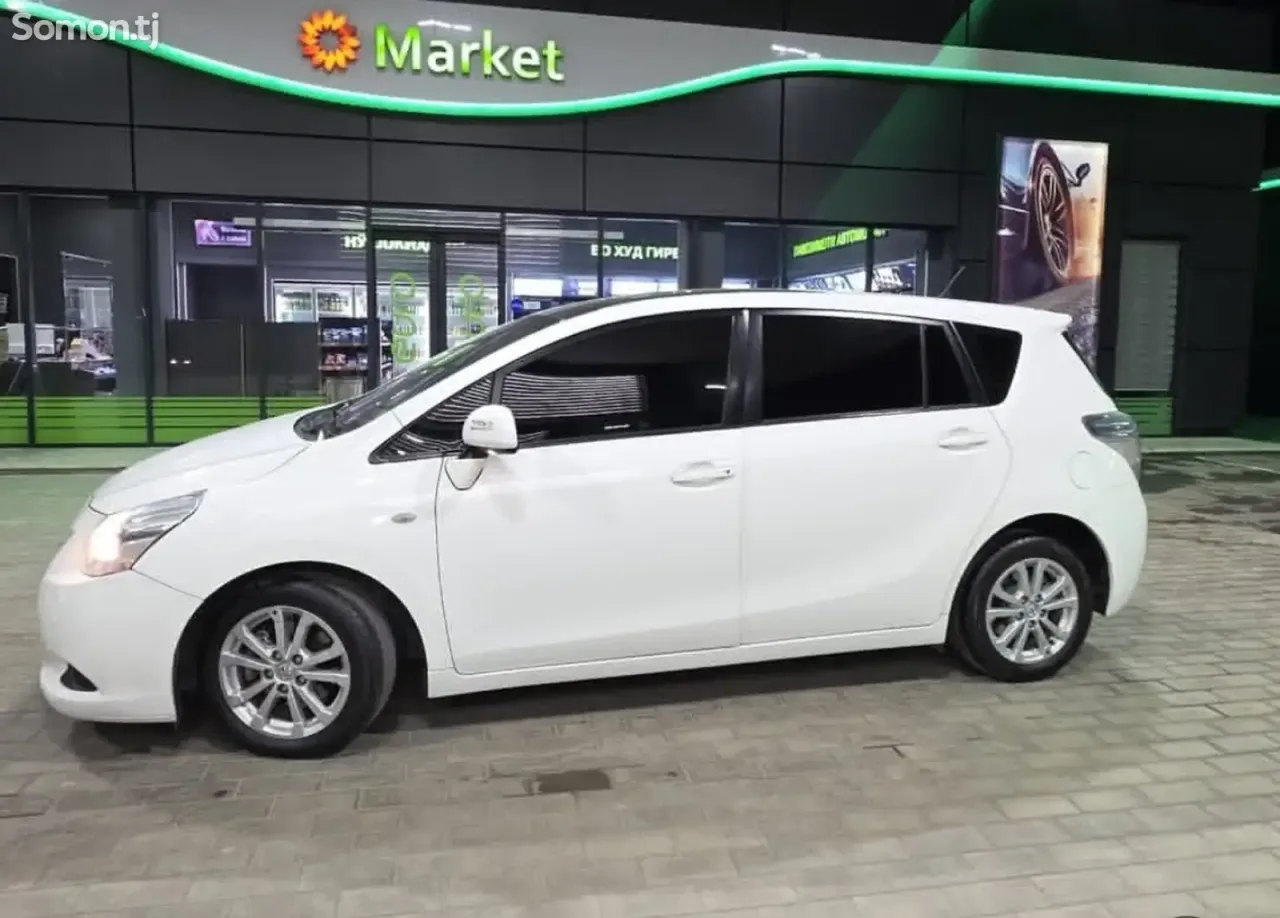 Toyota Verso 2011 · 2.0 MT