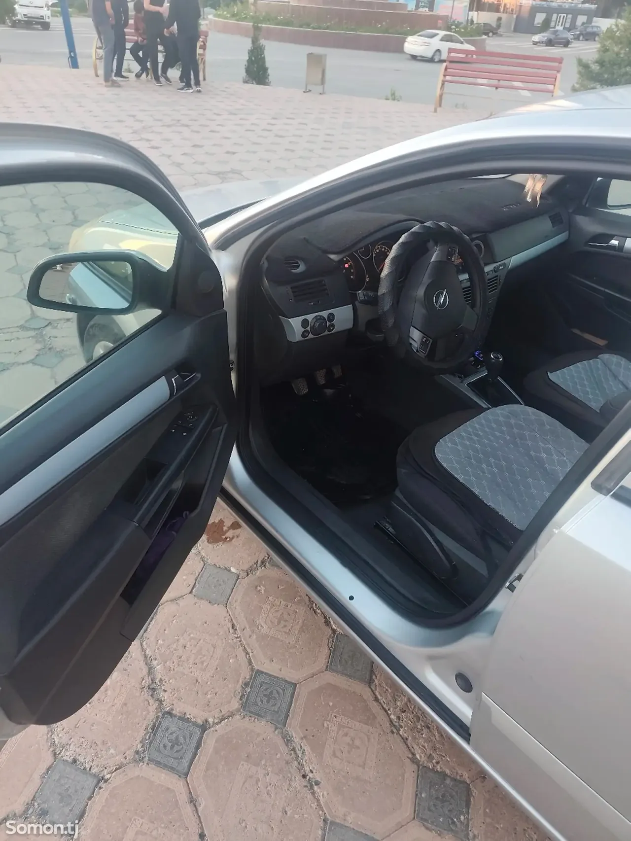 Opel Astra H 2006 · 1.6 MT
