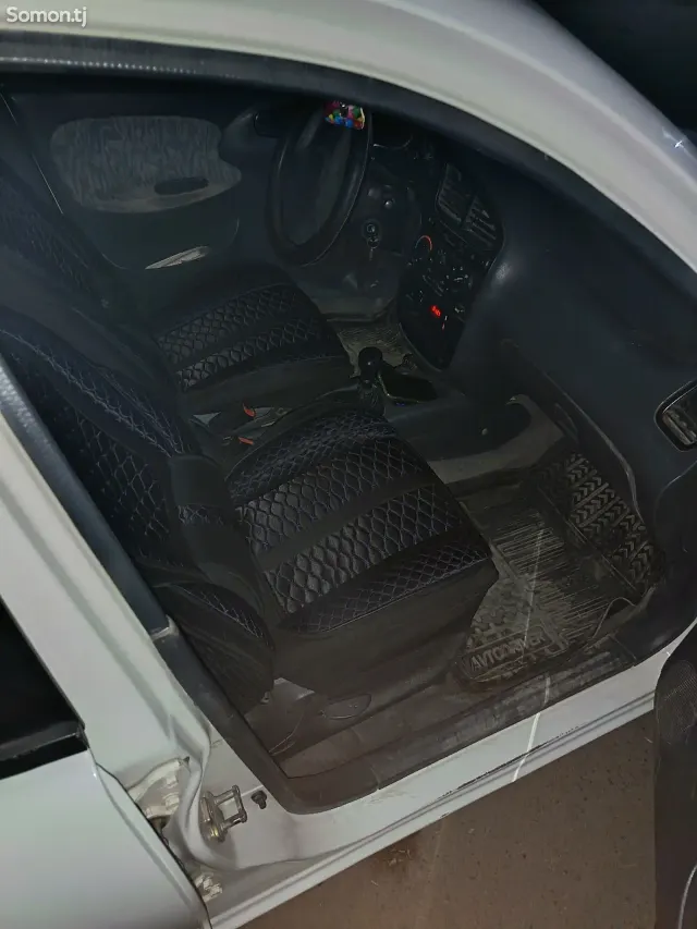Daewoo Lanos 1997 · 1.6 MT