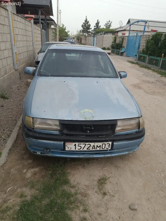 Opel Vectra A 1994 · 1.6 MT