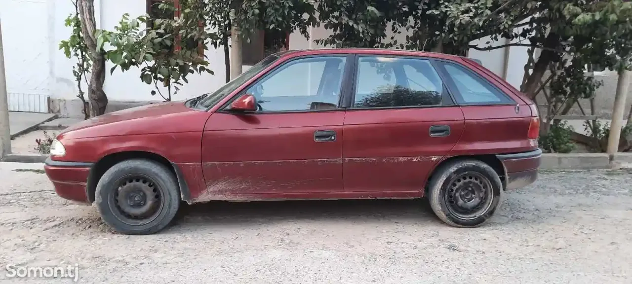 Opel Astra F 1995 · 1.6 MT