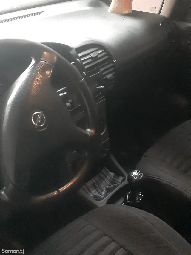 Opel Zafira 2003 · 1.8 MT