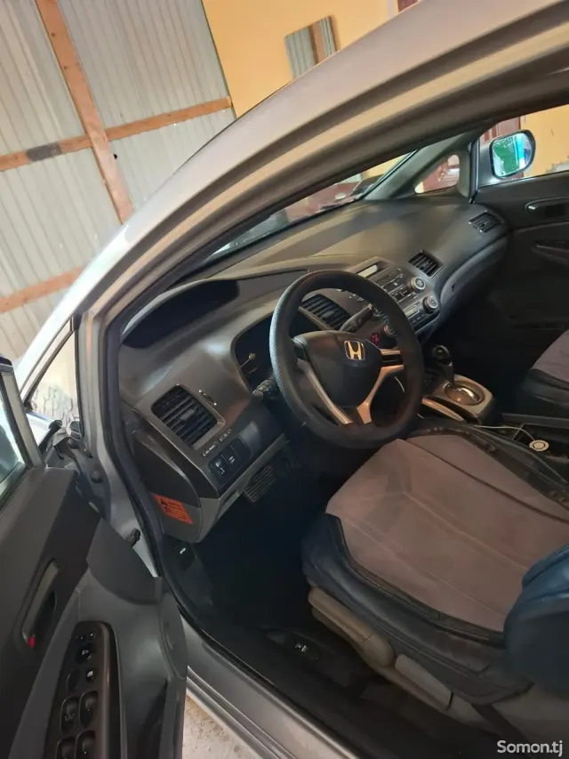 Honda Civic 2007 · 1.8 AT