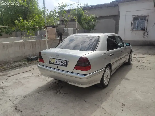 Mercedes-Benz C class 2000 · 2.4 AT