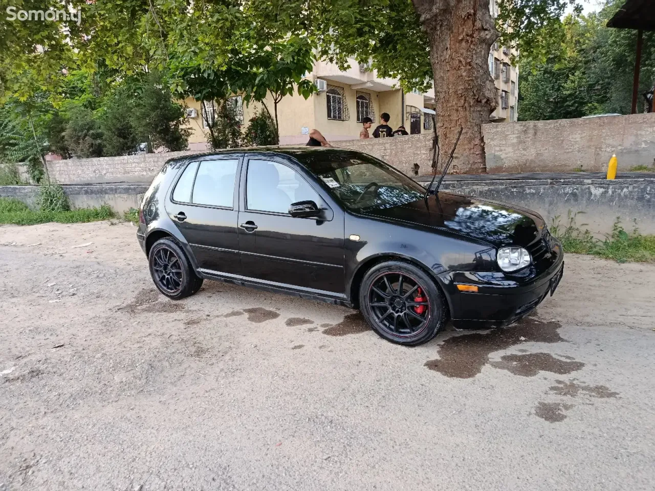 Volkswagen Golf 1999 · 1.6 AT