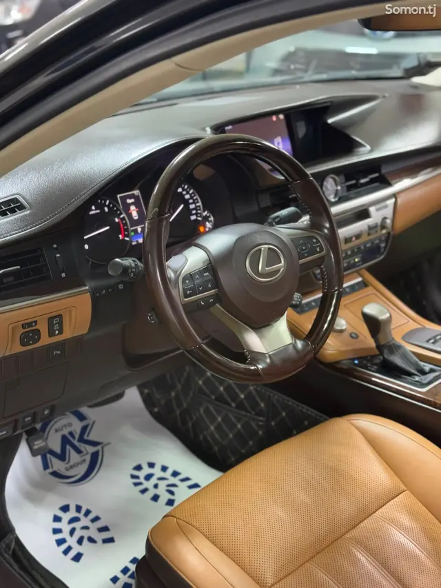 Lexus ES series 2016 · 2.5 AT
