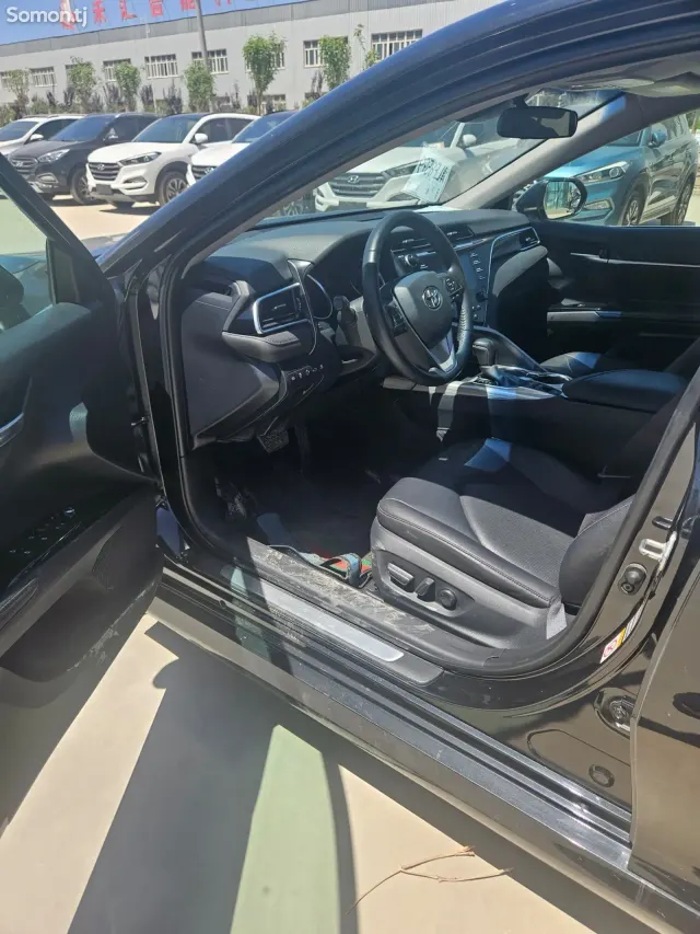 Toyota Camry 2018 · 2.5 AT