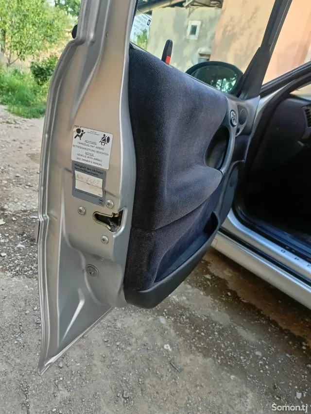 Opel Vectra B 1999 · 1.6 MT