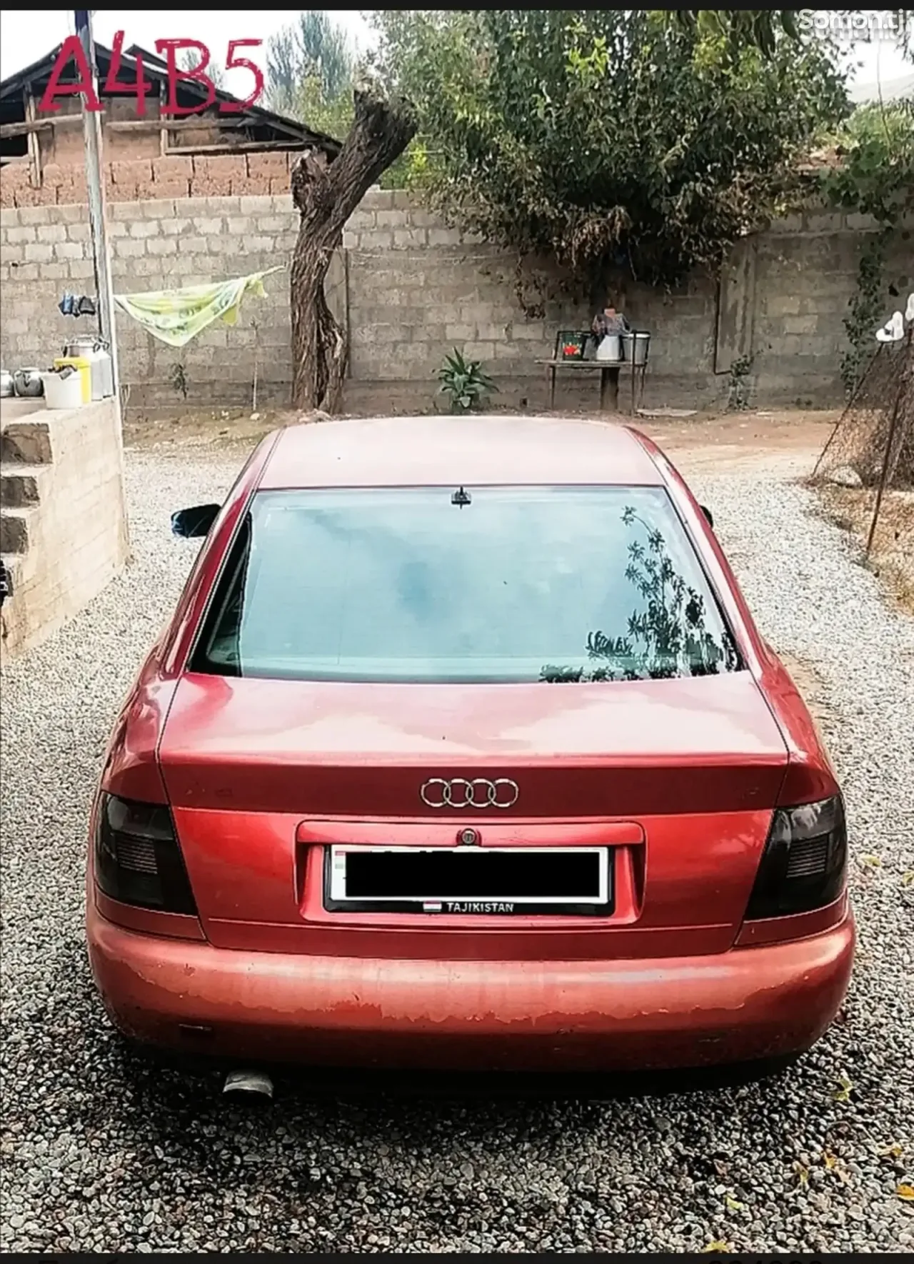 Audi A4 1995 · 1.8 MT