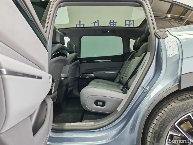 Zeekr 7X 2025 · AT