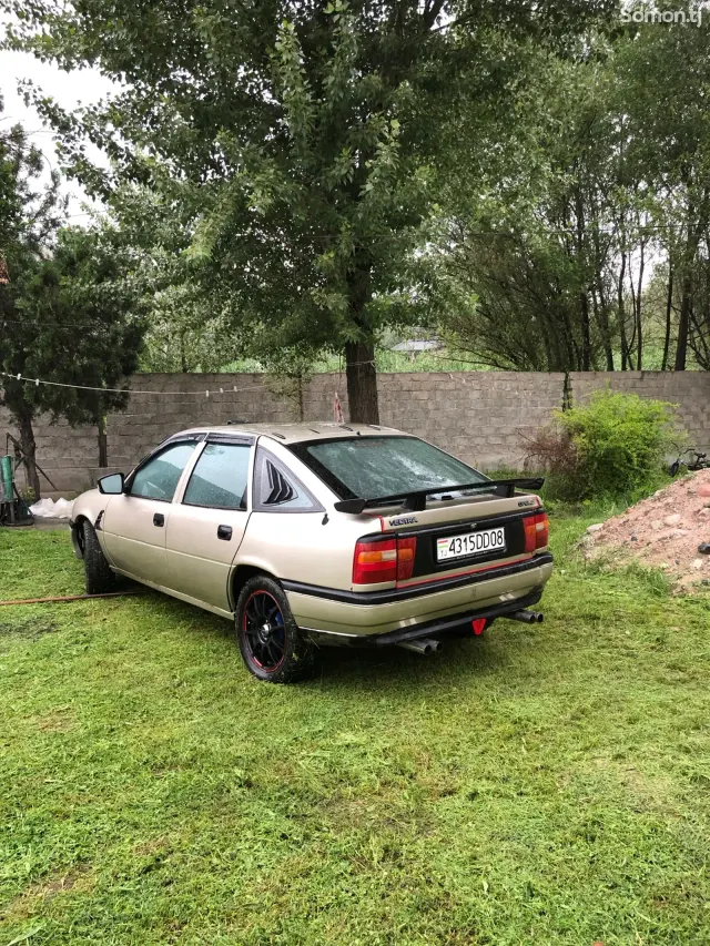 Opel Vectra A 1991 · 1.8 MT