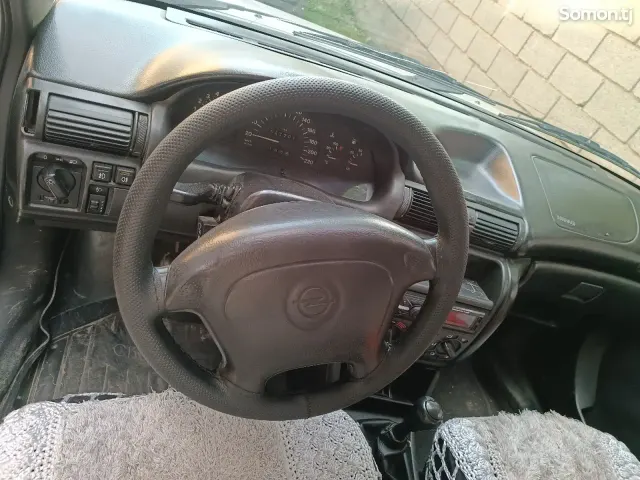 Opel Astra F 1998 · 1.6 MT