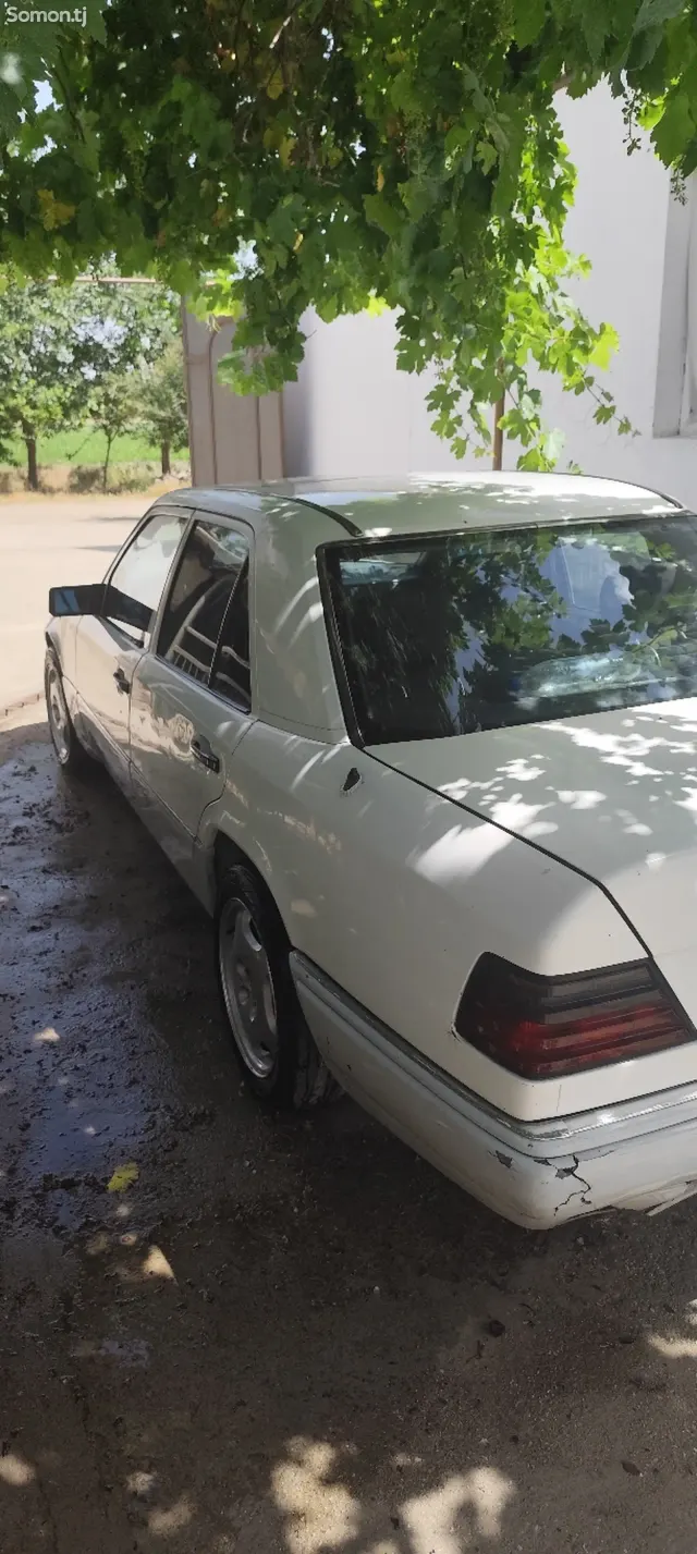 Mercedes-Benz W124 1994 · 2.2 MT