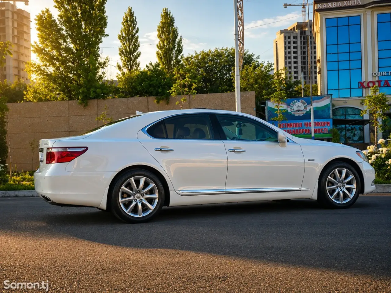 Lexus LS series 2010 · 4.6 AT