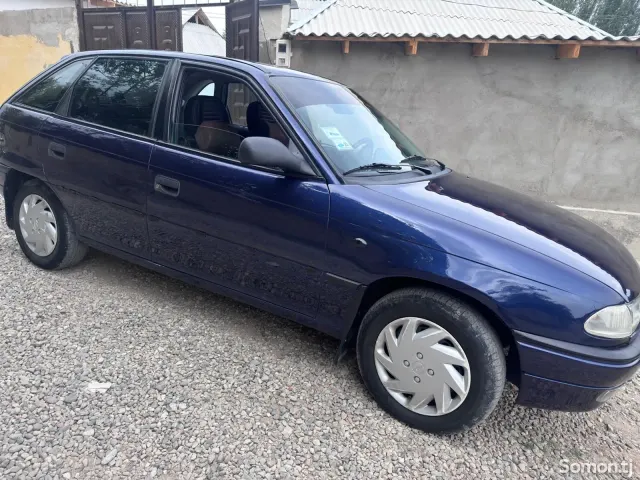 Opel Astra F 1998 · 1.6 MT
